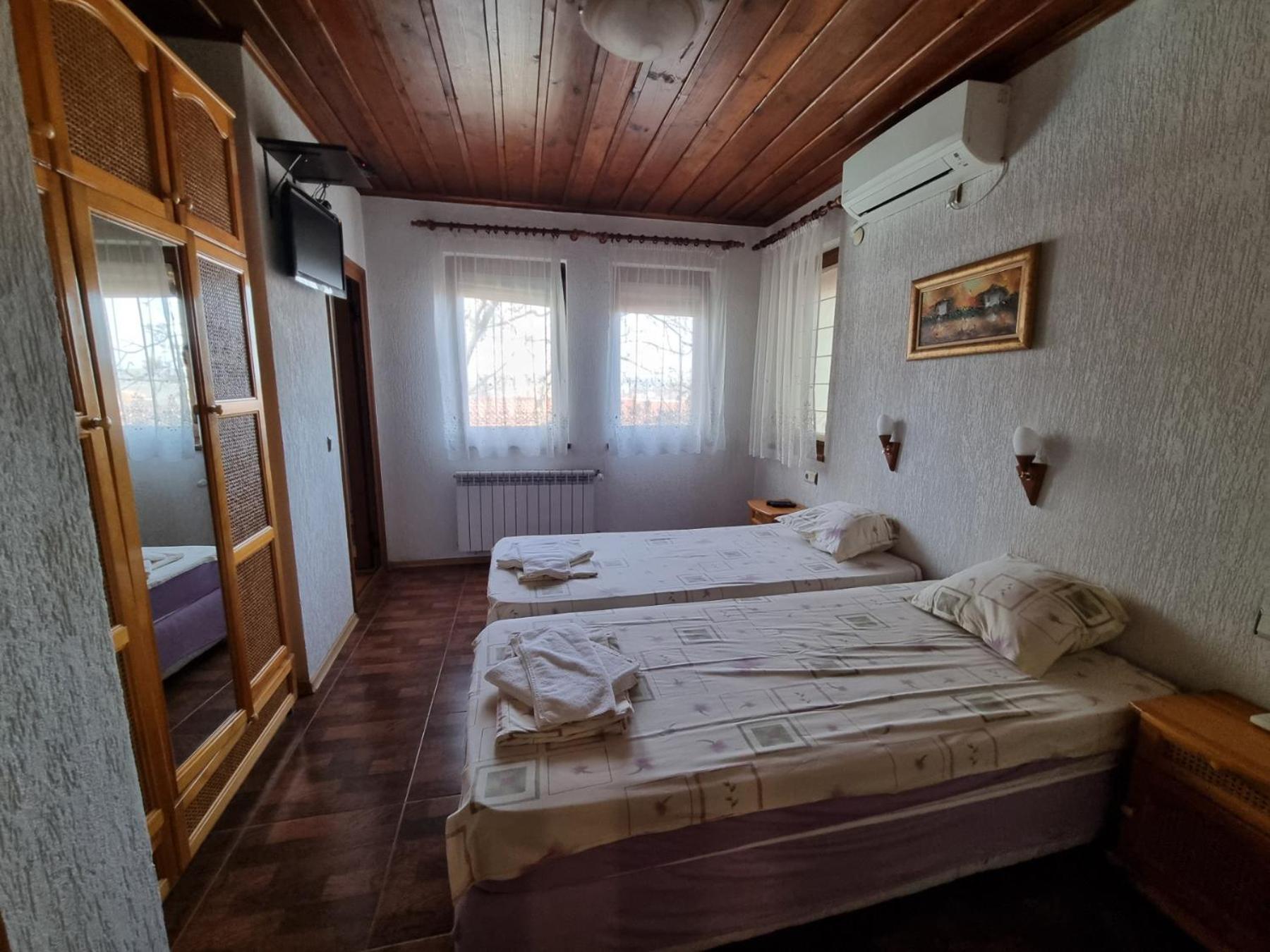 Къща За Гости Билдникс Malko Turnovo Ngoại thất bức ảnh