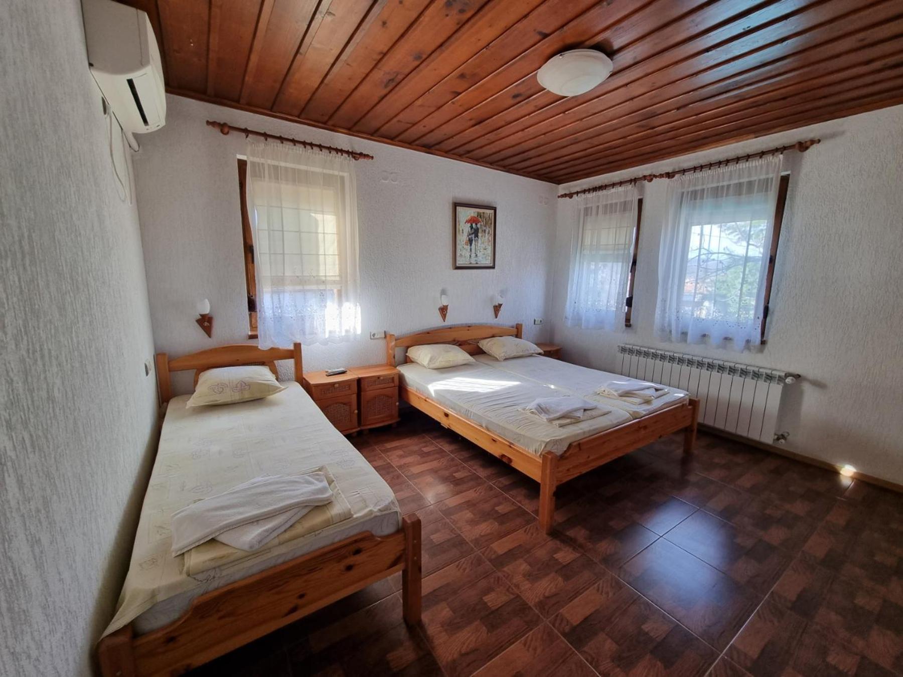 Къща За Гости Билдникс Malko Turnovo Ngoại thất bức ảnh
