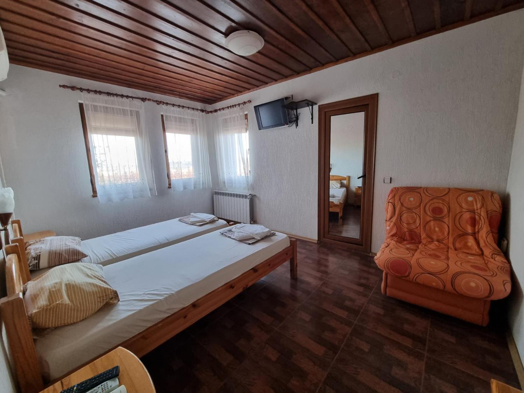 Къща За Гости Билдникс Malko Turnovo Ngoại thất bức ảnh