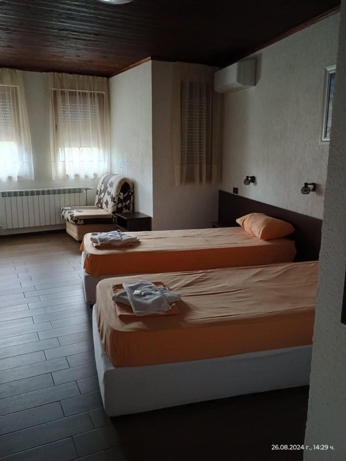 Къща За Гости Билдникс Malko Turnovo Ngoại thất bức ảnh