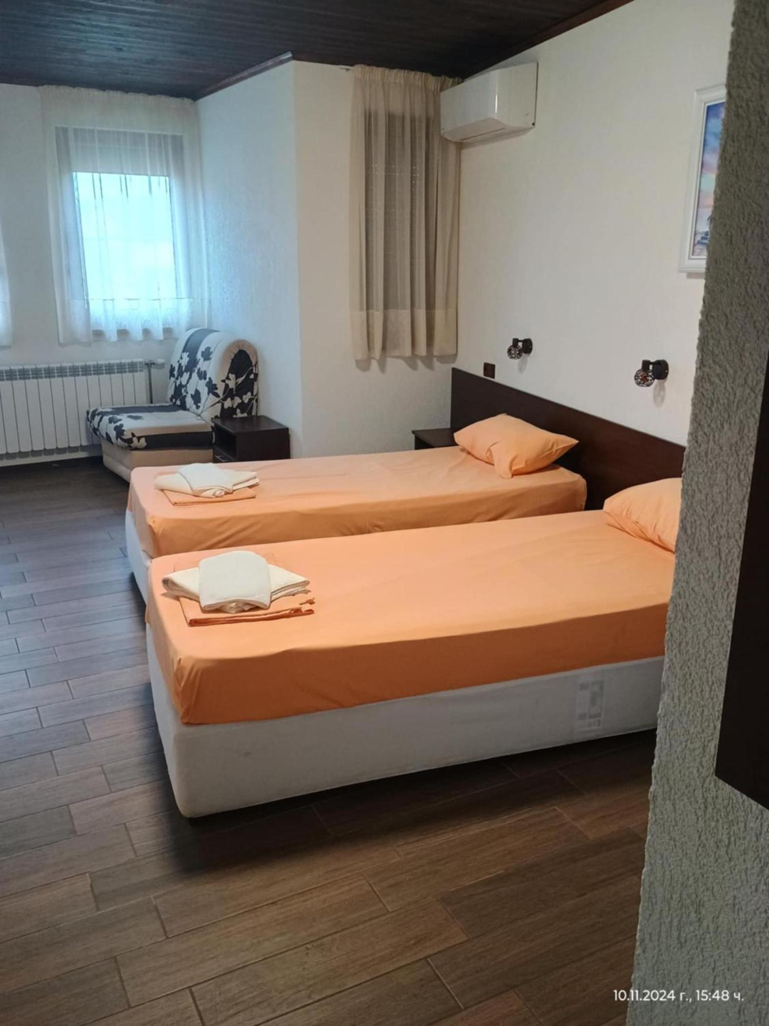 Къща За Гости Билдникс Malko Turnovo Ngoại thất bức ảnh