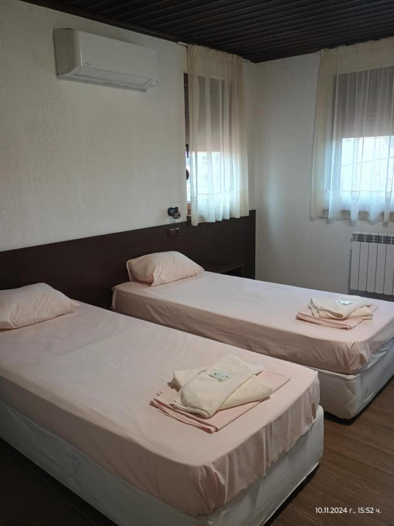 Къща За Гости Билдникс Malko Turnovo Ngoại thất bức ảnh